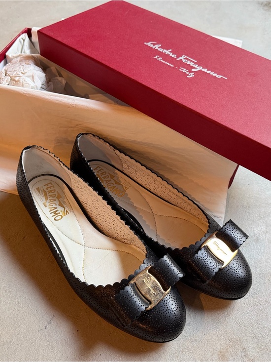 Salvatore Ferragamo Shoes - Salvatore Ferragamo Black Vara Bow Leather Ballet Flats w/Box size5.5B